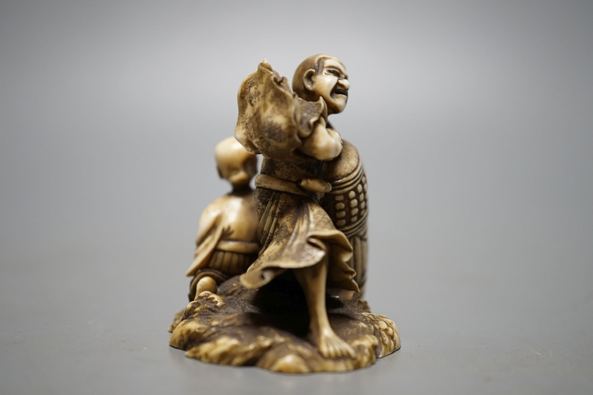 A Japanese ivory okimono, Meiji period, 7cm